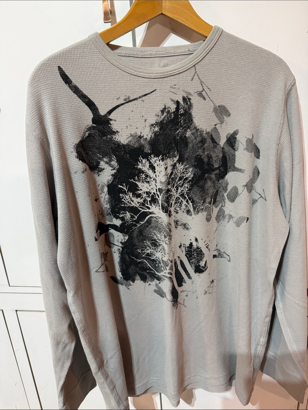 Men's Crewneck Long Sleeve Graphic Shirt - Light Gray